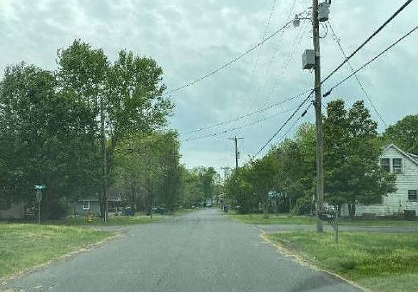 Exterior Neighborhood (street photo)