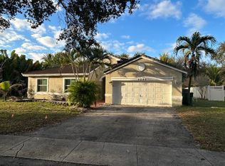 9095 SW 20th St, Hollywood, FL 33025