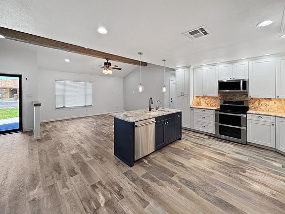 3rd image of 1601 Cordoba Ln