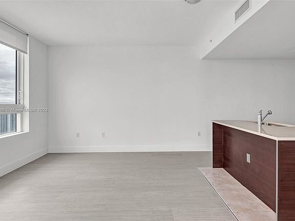 4th image of 1900 N Bayshore Dr #3