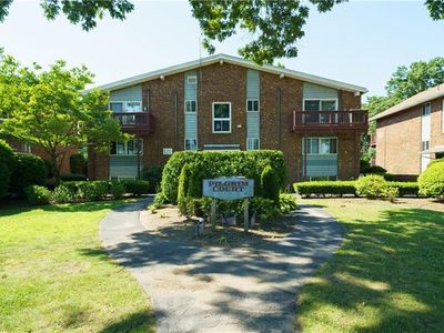 130 Pilgrim Pkwy APT 4, Warwick, RI, 02888