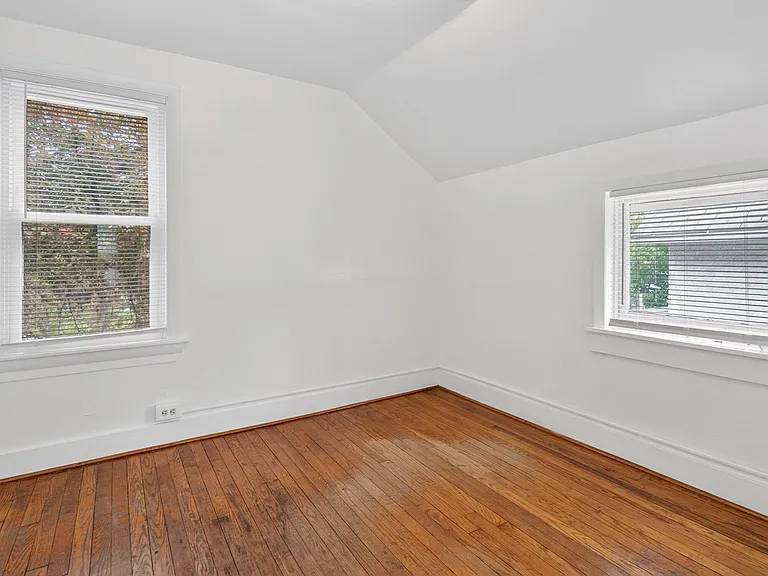 721 W Court St — Photo 9
