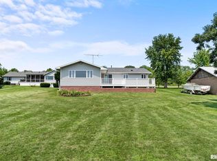 3760 Midway Beach Rd, Muscatine, IA 52761