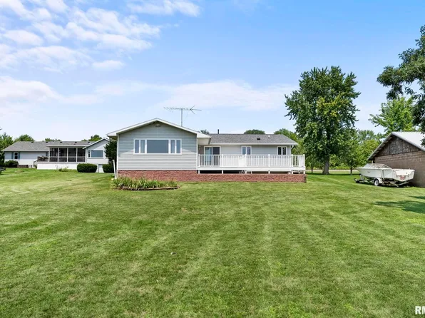3760 Midway Beach Rd, Muscatine, IA 52761