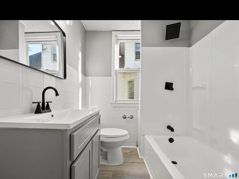 362-364 Sigourney St #2 — Photo 4