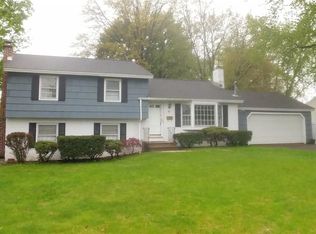 10 Sandalwood Ln, Glenville, NY 12302