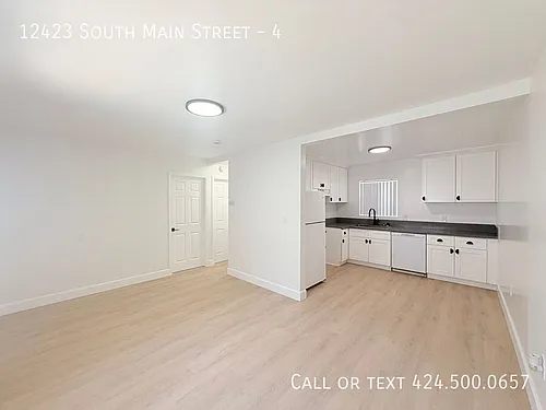 12423 S Main St #4 Photo 1