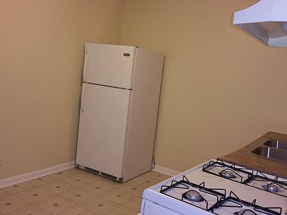3rd image of 3811 W Montrose Ave #2E