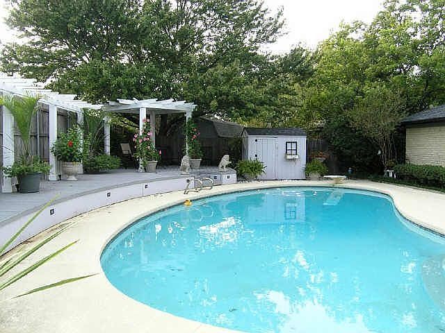 2nd image of 1302 Glassboro Cir