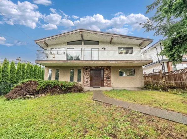 8167 10th Ave, Burnaby, BC V3N 2S5