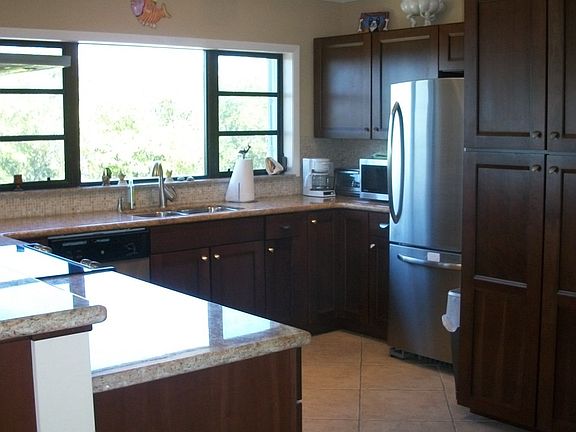 3rd image of 239 Ojibway Ave