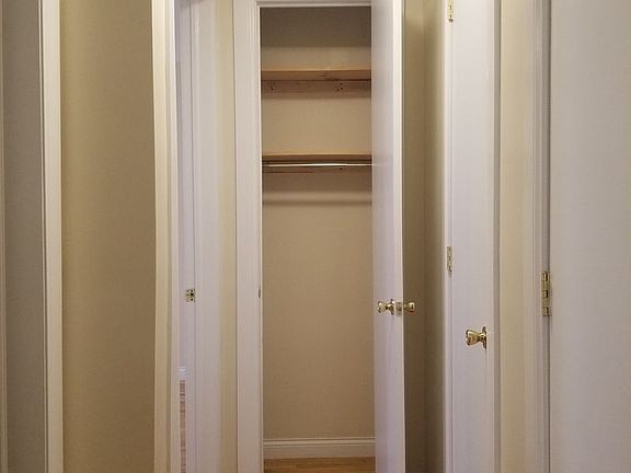 4th image of 530 Parkside Ave #D4