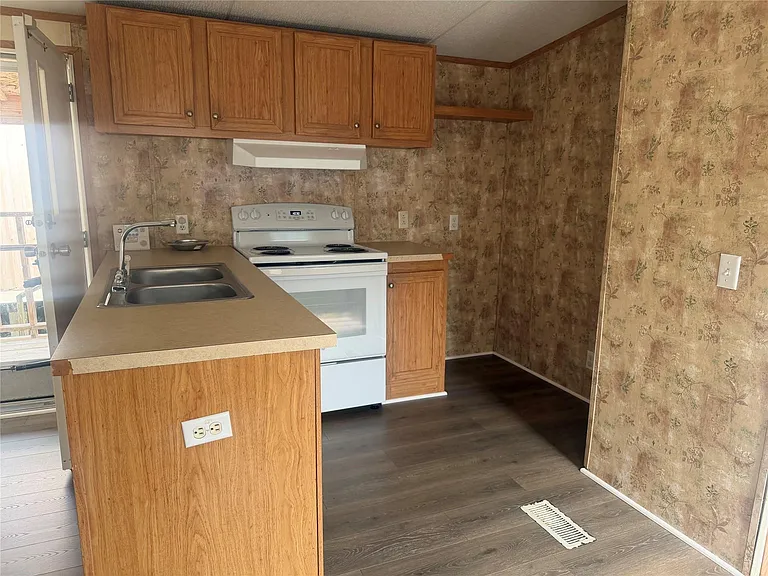601 Clear Lake Rd #B — Photo 11