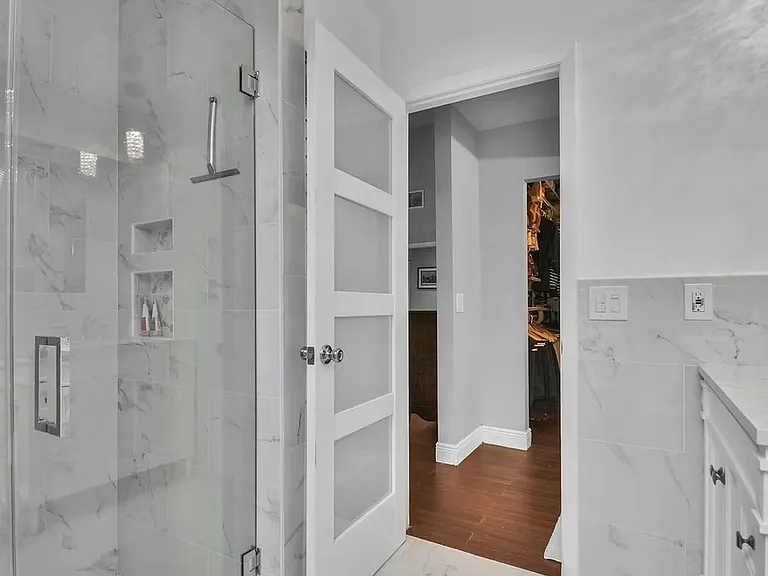 9366 Chelsea Dr N — Photo 9