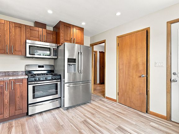 2nd image of 356 16th St