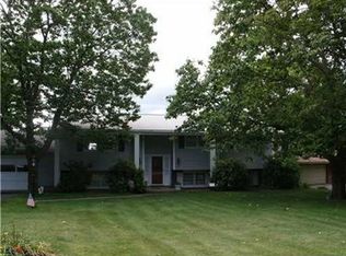 106 Red Fox Dr, Beaver Falls, PA 15010