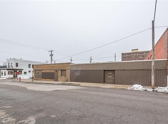 2nd image of 518 E 16th St