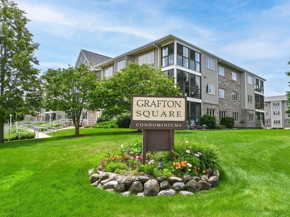 2121 1st AVENUE #205, Grafton, WI 53024