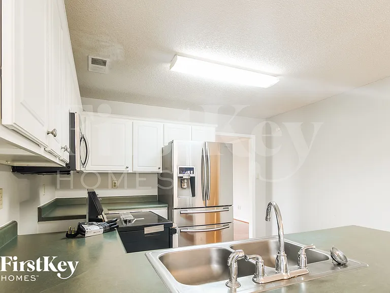 588 N Ericson Dr — Photo 6