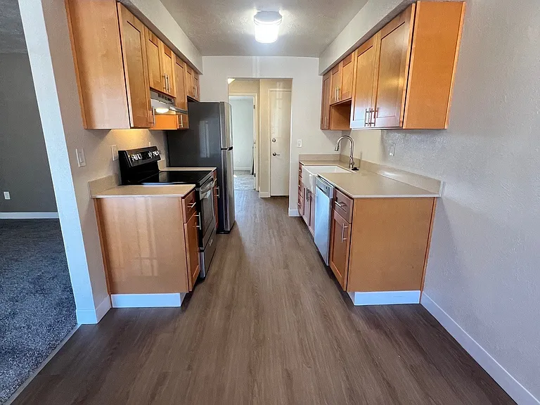Laurel Park Apartments — Photo 2
