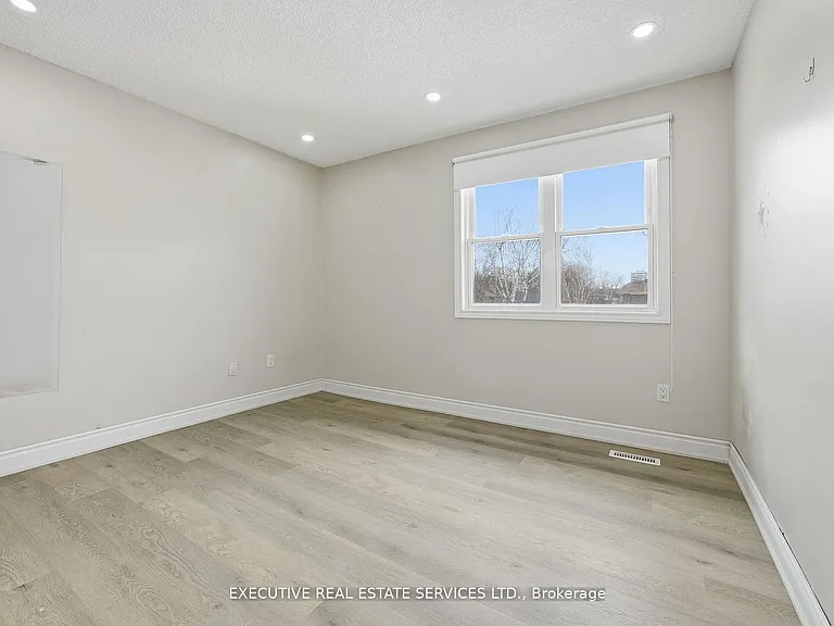 69 Lorraine Cres — Photo 15