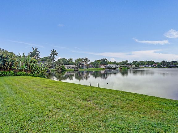 3rd image of 1721 SW 69th Avenue