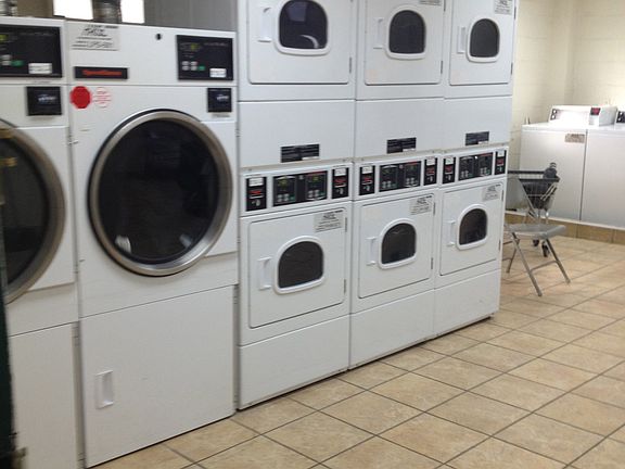 bldg laundry room 
