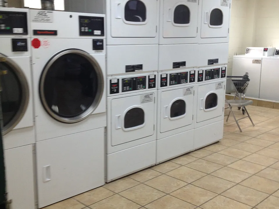 bldg laundry room 