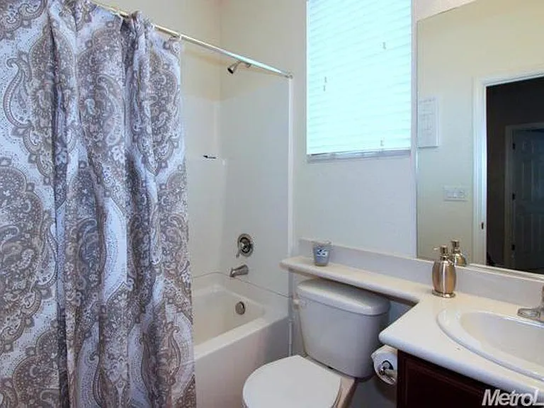 2264 Ellesmere Loop — Photo 22