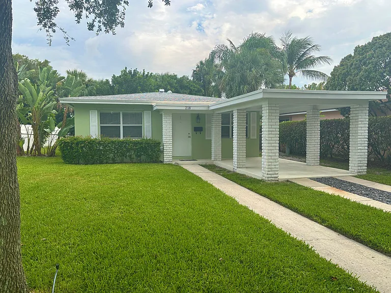 218 Seville Rd — Photo 2
