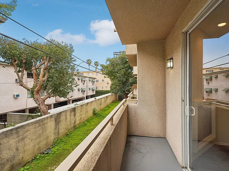 4532 Murietta Ave — Photo 37