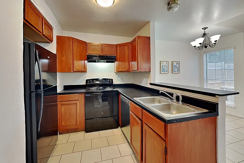 3 bed, 2.0 bath, 1235 sqft, $1,875 — Photo 4