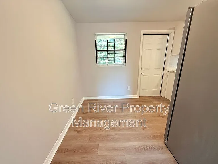 1033 Ake Ln — Photo 5