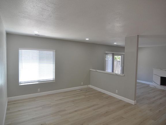 3rd image of 32344 Jacklynn Ct
