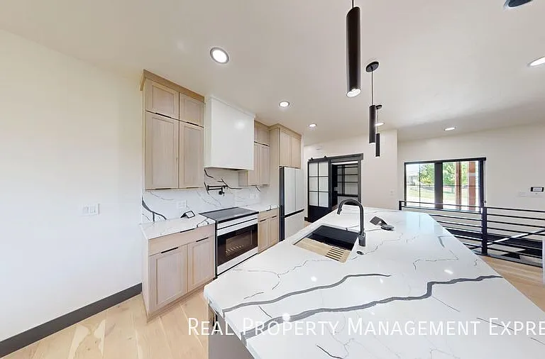 313 N Red Spruce Ave — Photo 6