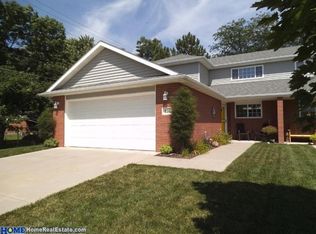 220 S 77th Pl, Lincoln, NE 68510