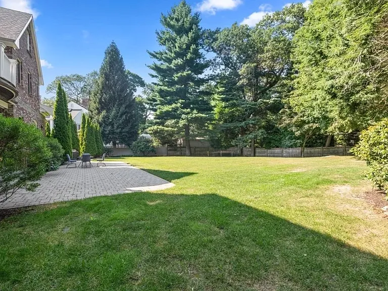 60 Forest Ave — Photo 20