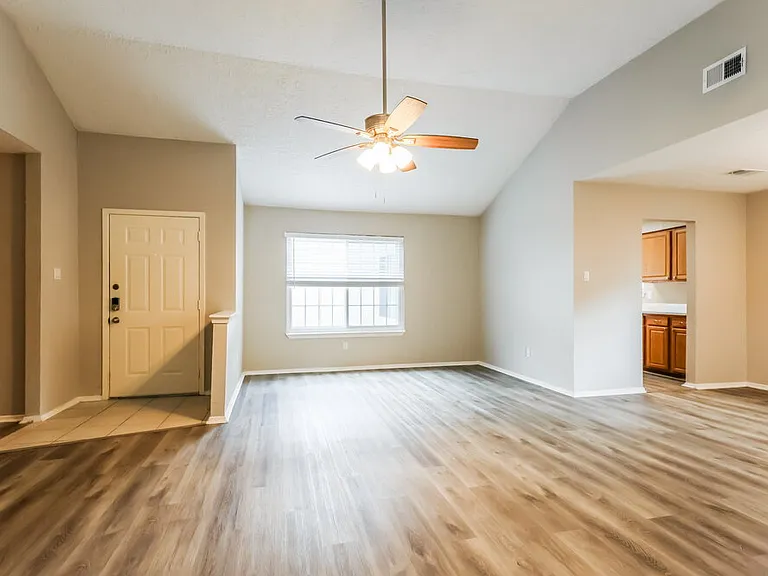 4703 Owens Creek Ln — Photo 5