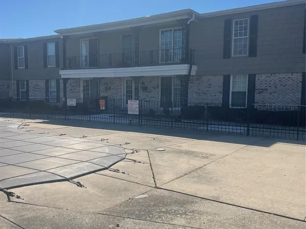 24360 E River Rd Unit 36, Grosse Ile, MI 48138