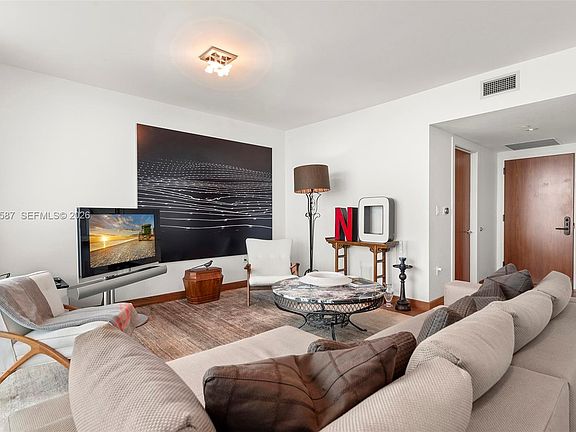 5th image of 101 20th St #3105