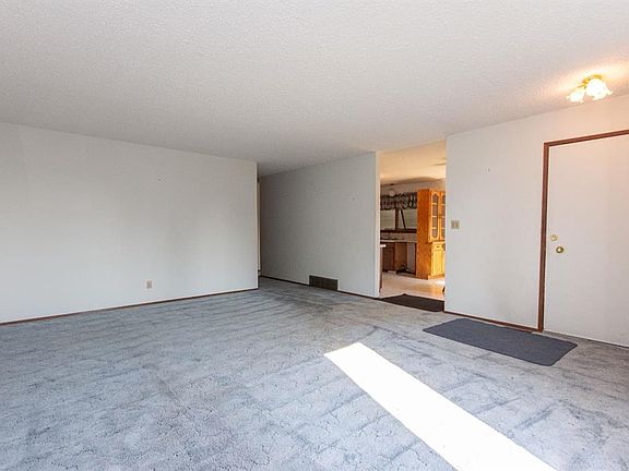 4th image of 1910 E 26th Ave