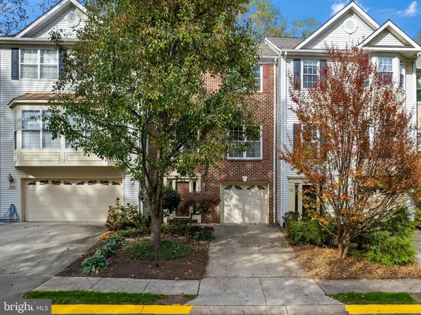 12098 Antler Ct, Fairfax, VA 22030