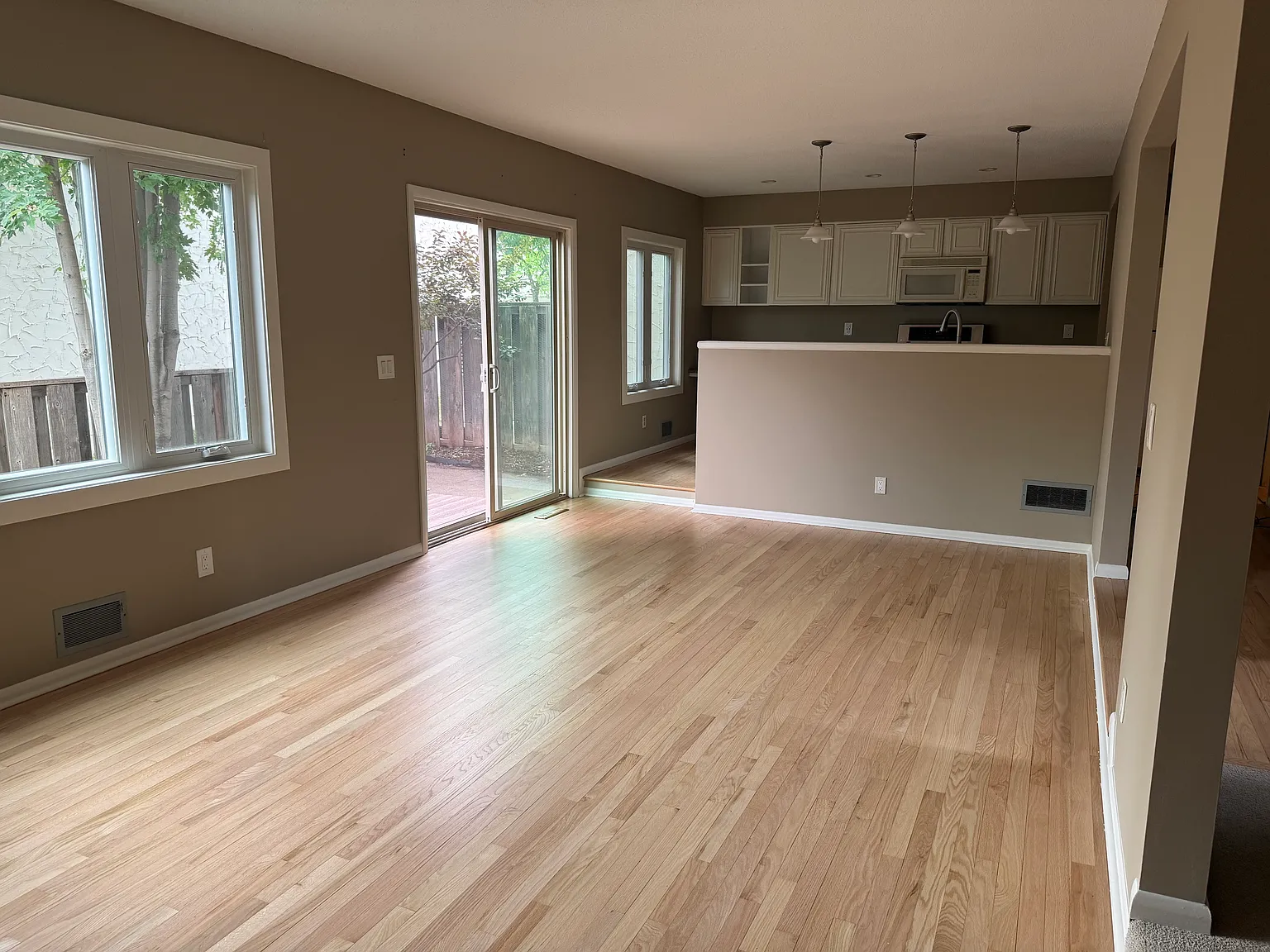 3 bed, 2.5 bath, 1742 sqft, $2,600 — Photo 4