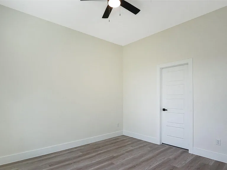 1315 Knight St #2 — Photo 8