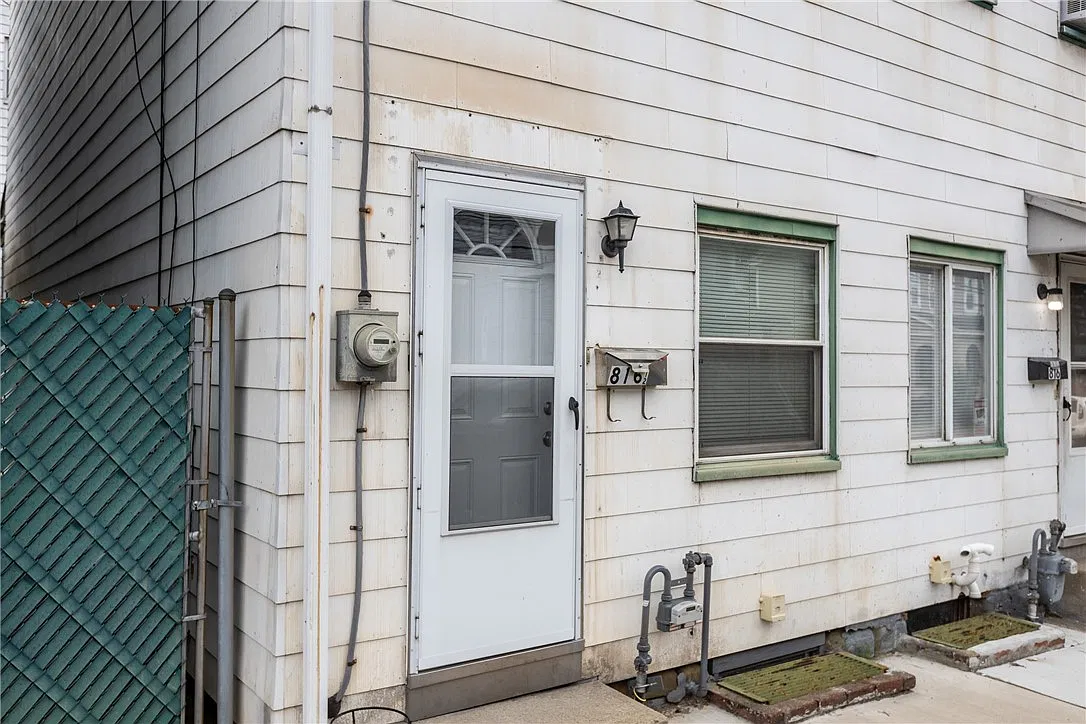 2 bed, $1,400 — Photo 2