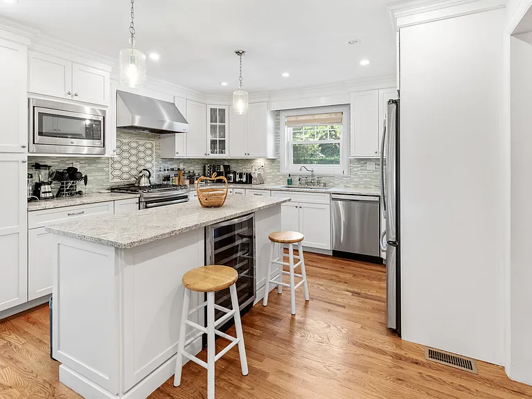 96 Wainscott Northwest Rd — Photo 6