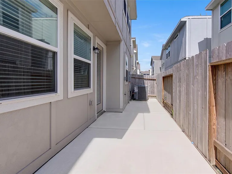 9822 Heritage Run Ln — Photo 37