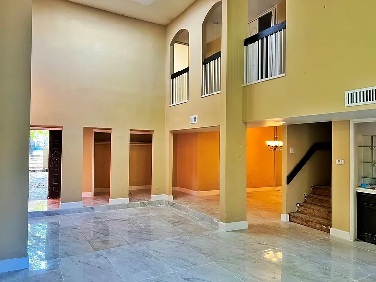 4560 Bellaire Blvd — Photo 2
