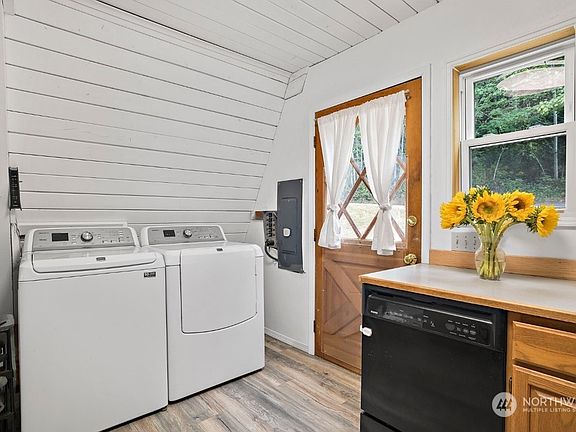 5th image of 6716 282nd Avenue SE