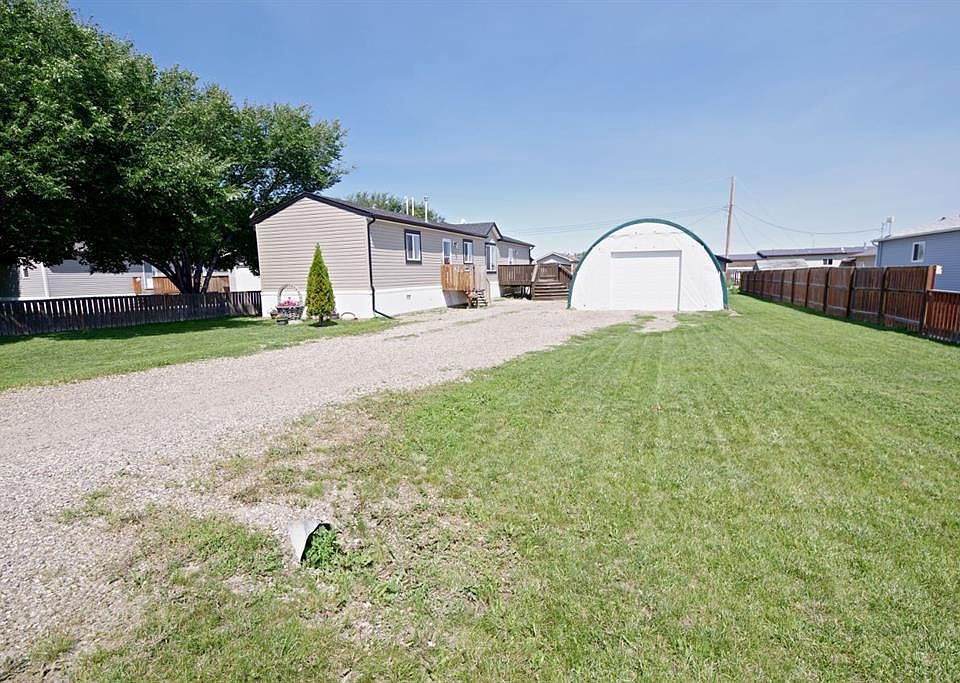 1st image of 829 3rd St S